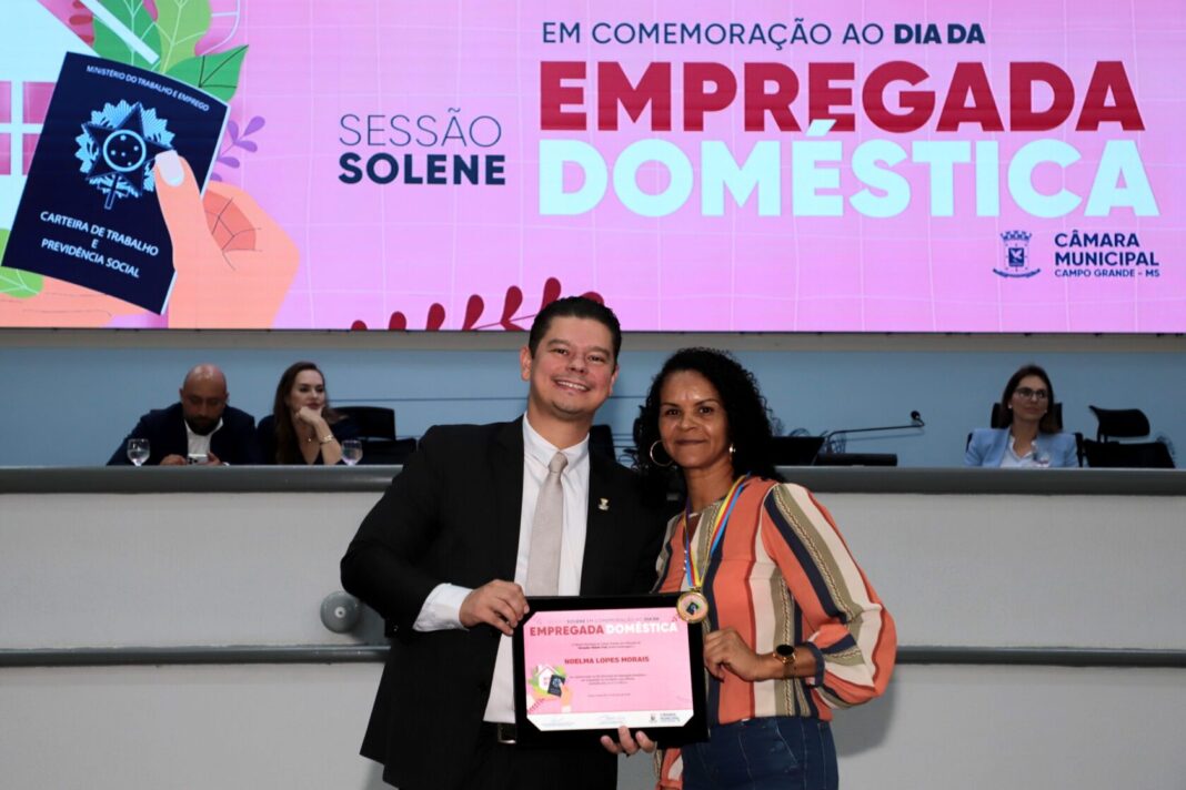 Sessão Solene: vereador Otávio Trad presta homenagem às empregadas domésticas - Câmara Municipal de Campo Grande