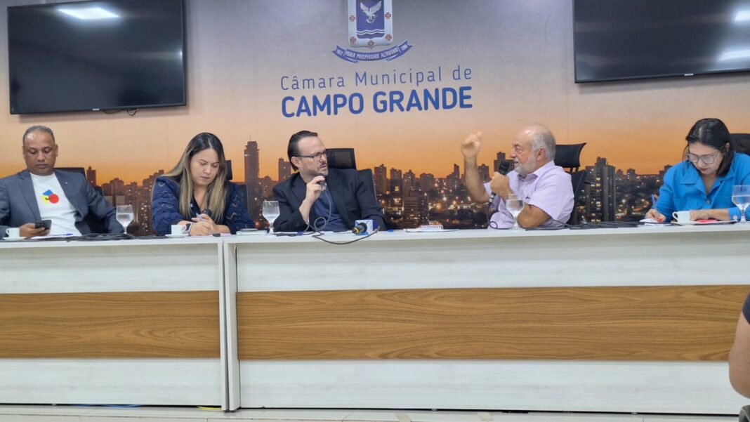 Vereador Dr. Lívio divulga possível fraude em auditoria da Agereg durante CPI do Transporte - Câmara Municipal de Campo Grande