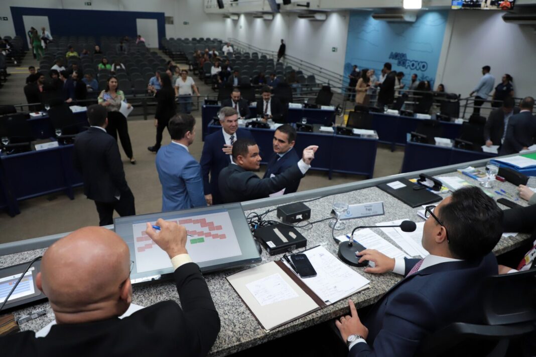 Vereadores votam veto da prefeitura à destinação de R$ 8,7 milhões para entidades - Câmara Municipal de Campo Grande
