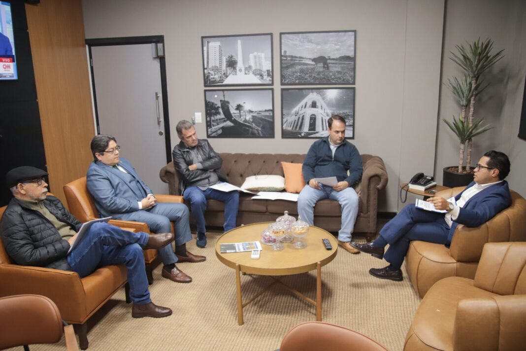 Presidente Papy debate demandas de comerciantes e empreendedores com Associação Presidente Papy debate demandas de comerciantes e empreendedores com Associação Comercial - Câmara Municipal de Campo Grande