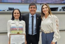 Vereador Beto Avelar e Mônica Riedel entregam homenagem à bicampeã mundial de Mountain Bike – Câmara Municipal de Campo Grande Vereador Beto Avelar e Mônica Riedel entregam homenagem à bicampeã mundial de Mountain Bike - Câmara Municipal de Campo Grande