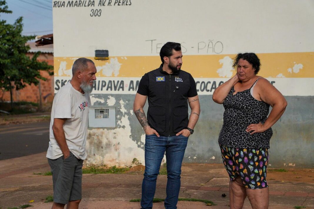 Vereador Fábio Rocha visita Celina Jallad, ouve moradores e cobra ações imediatas da prefeitura - Câmara Municipal de Campo Grande