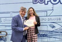 Vereador Veterinário Francisco homenageia jornalista pelo lançamento de livro sobre maternidade – Câmara Municipal de Campo Grande Vereador Veterinário Francisco homenageia jornalista pelo lançamento de livro sobre maternidade - Câmara Municipal de Campo Grande