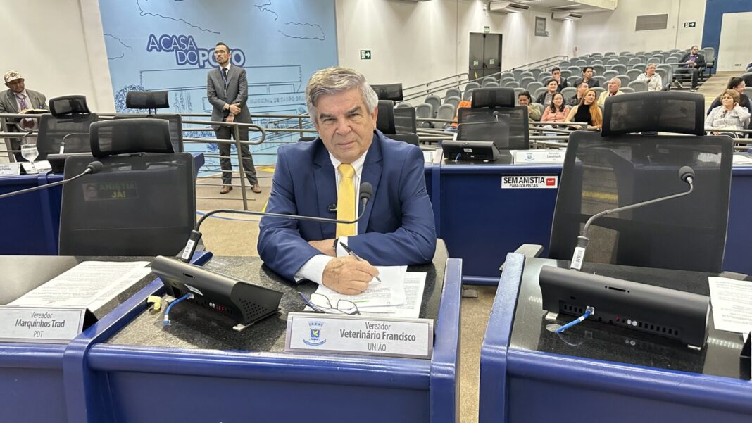 Vereador Veterinário Francisco tem projeto aprovado que proíbe planta murta em Campo Grande para proteger citricultura - Câmara Municipal de Campo Grande