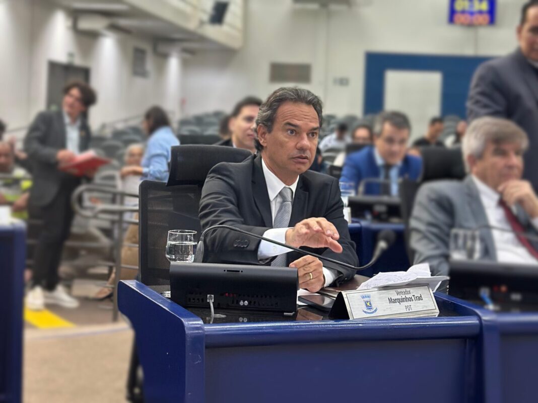 Vereador questiona aumento de cargos comissionados e reajustes salariais em meio à crise na saúde pública. - Câmara Municipal de Campo Grande