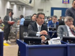 Vereador questiona aumento de cargos comissionados e reajustes salariais em meio à crise na saúde pública. – Câmara Municipal de Campo Grande Vereador questiona aumento de cargos comissionados e reajustes salariais em meio à crise na saúde pública. - Câmara Municipal de Campo Grande