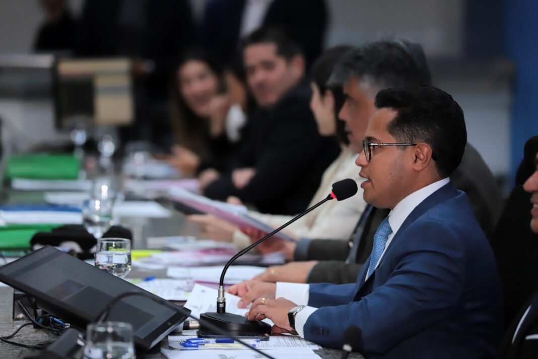 Vereadores votam projeto que inclui ações sobre cyberbullying no Plano da Juventude - Câmara Municipal de Campo Grande