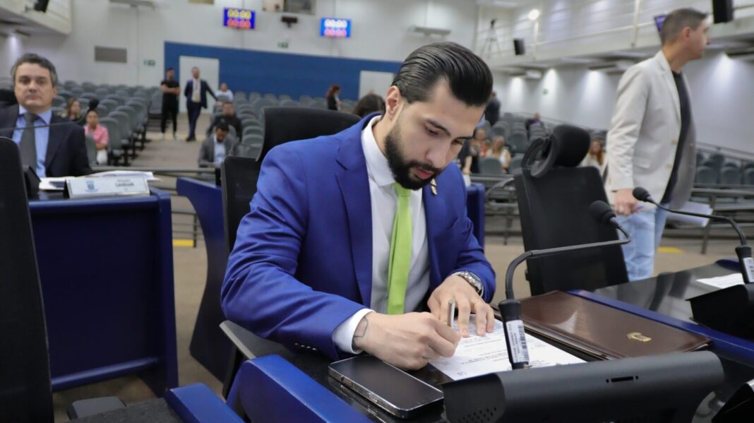 Vereador Fábio Rocha cobra providências para a Praça dos Imigrantes - Câmara Municipal de Campo Grande