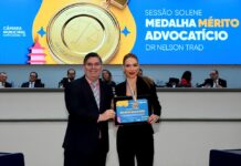 Dr. Victor Rocha homenageia a advogada Nayra Martins Vilalba de Oliveira com a Medalha Legislativa do Mérito Advocatício Doutor Nelson Trad – Câmara Municipal de Campo Grande Dr. Victor Rocha homenageia a advogada Nayra Martins Vilalba de Oliveira com a Medalha Legislativa do Mérito Advocatício Doutor Nelson Trad - Câmara Municipal de Campo Grande