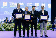 Vereador Clodoilson Pires homenageia médicos que marcaram sua vida em Sessão Solene pelos 126 anos de Campo Grande – Câmara Municipal de Campo Grande Vereador Clodoilson Pires homenageia médicos que marcaram sua vida em Sessão Solene pelos 126 anos de Campo Grande - Câmara Municipal de Campo Grande