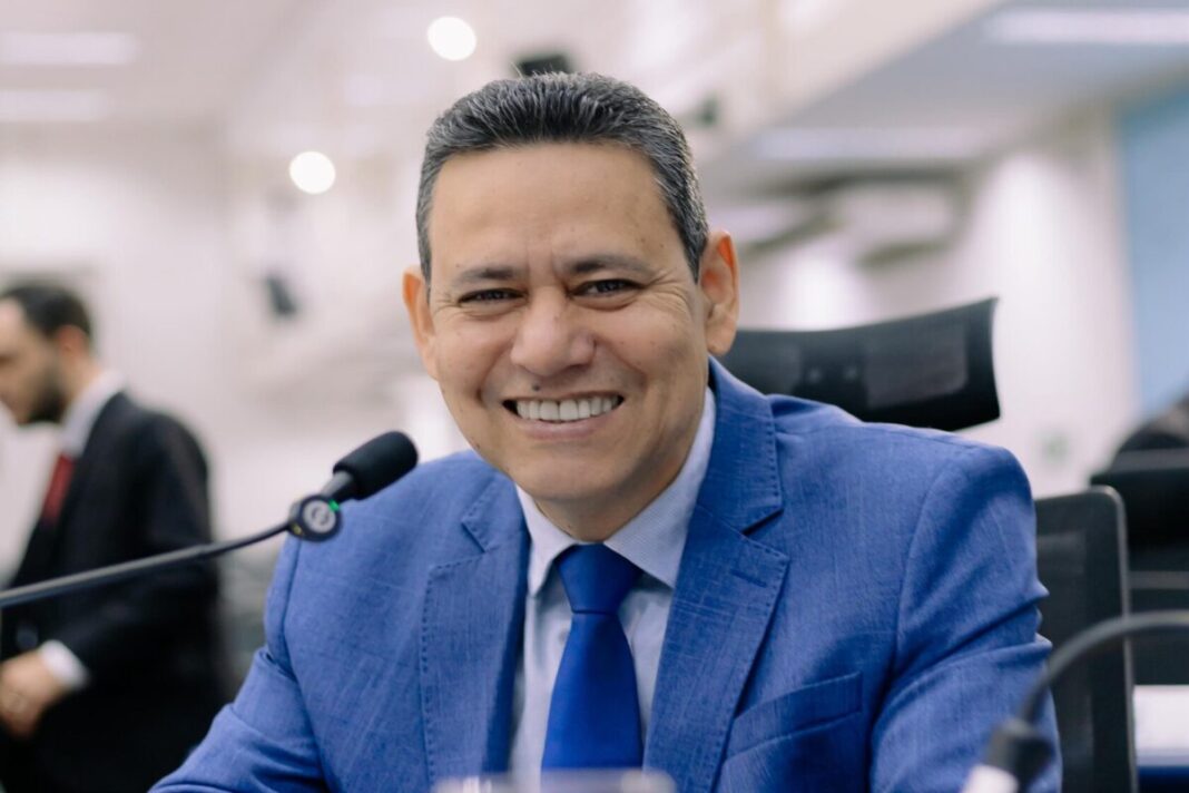 Vereador Clodoilson Pires solicita sinalização e manutenção de ruas após pedidos de moradores do Caiçara e Monte Alegre - Câmara Municipal de Campo Grande