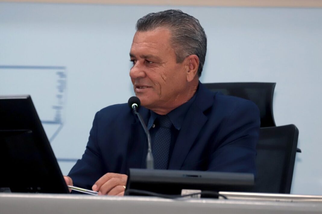 Vereador Delei Pinheiro solicita troca de lâmpadas queimadas em bairros de Campo Grande - Câmara Municipal de Campo Grande