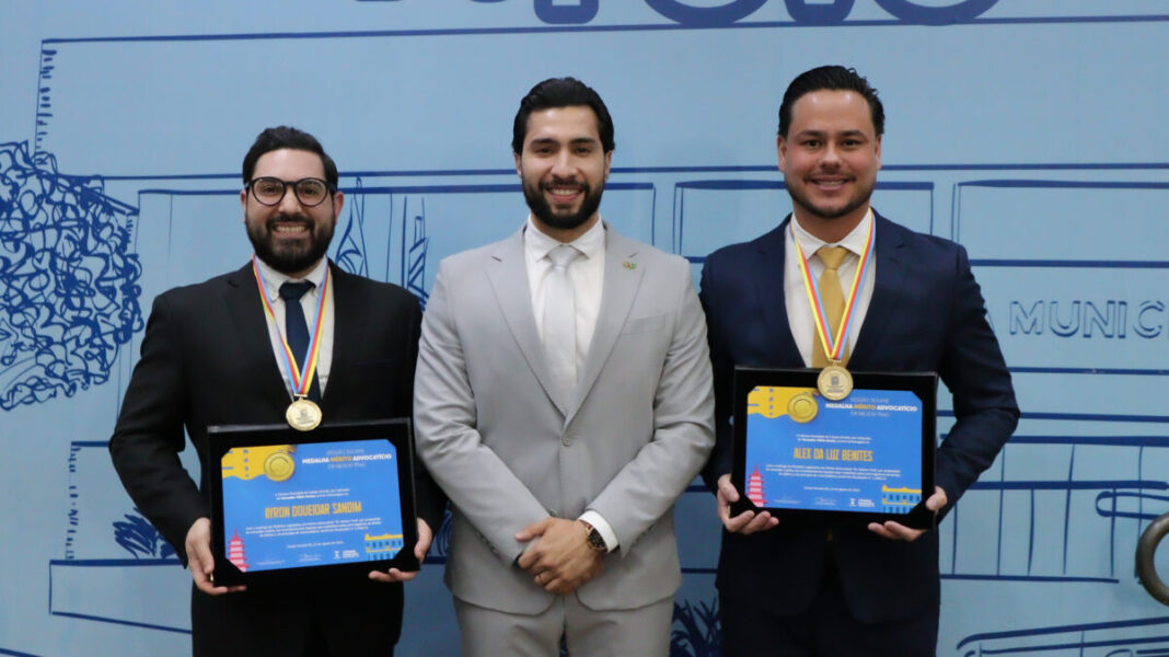 Vereador Fábio Rocha homenageia advogados com Medalha Legislativa do Mérito Advocatício Doutor Nelson Trad - Câmara Municipal de Campo Grande