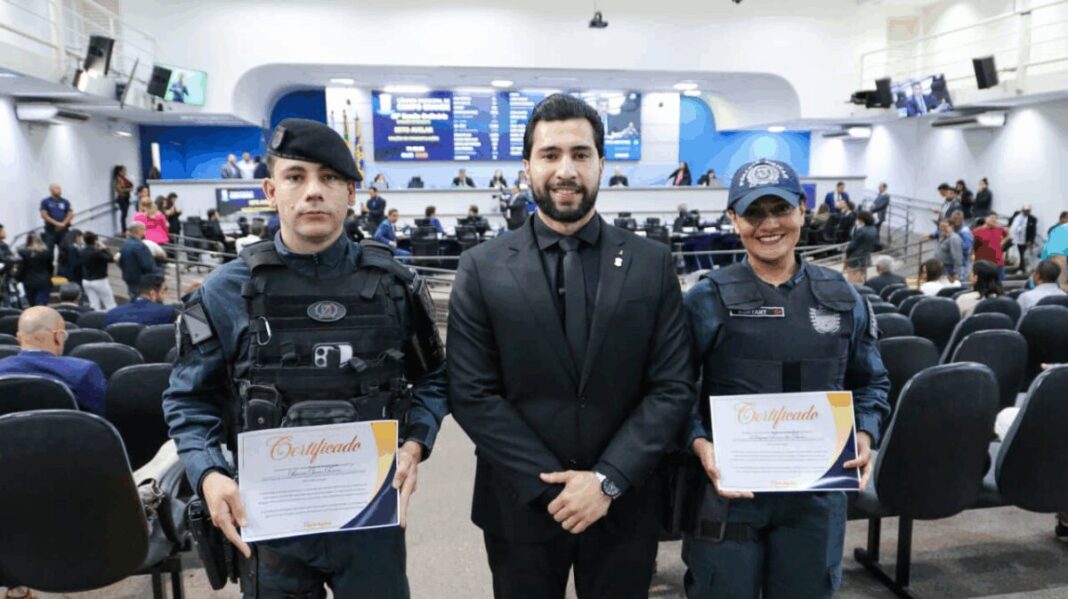 Vereador Fábio Rocha presta homenagem a policiais que salvaram bebê engasgado no bairro União - Câmara Municipal de Campo Grande