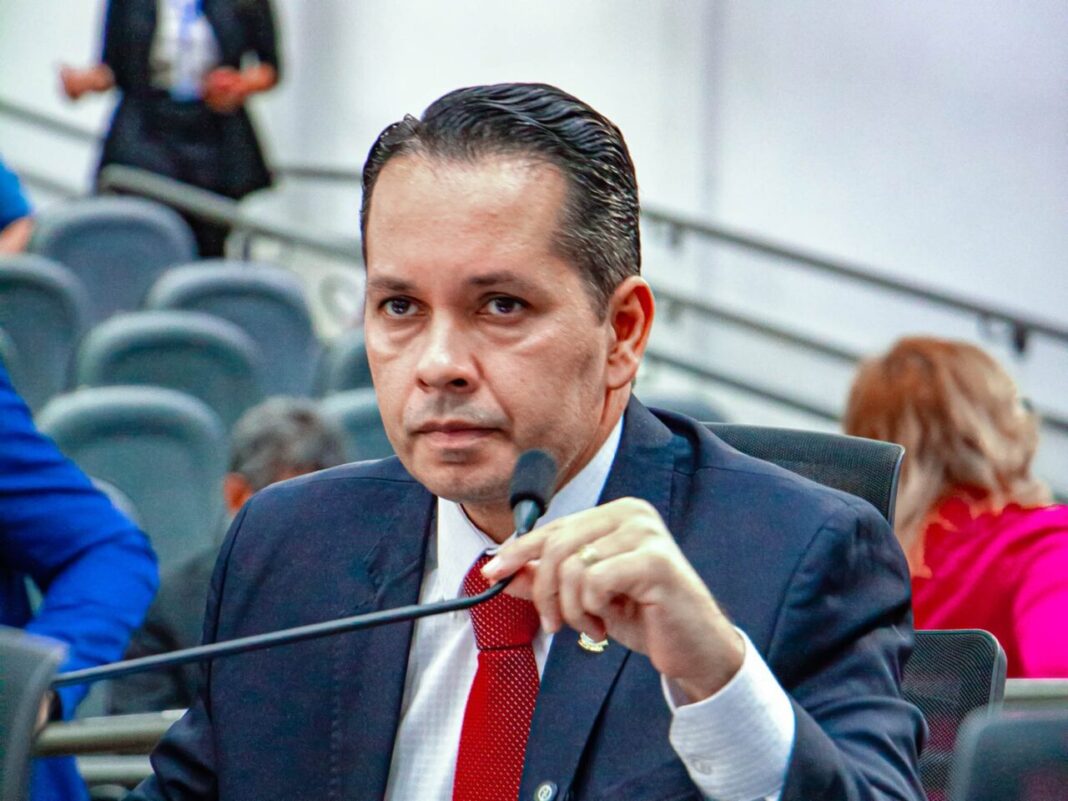 Vereador Neto Santos garante mudança que facilita acesso ao Programa de Trabalho da Prefeitura - Câmara Municipal de Campo Grande
