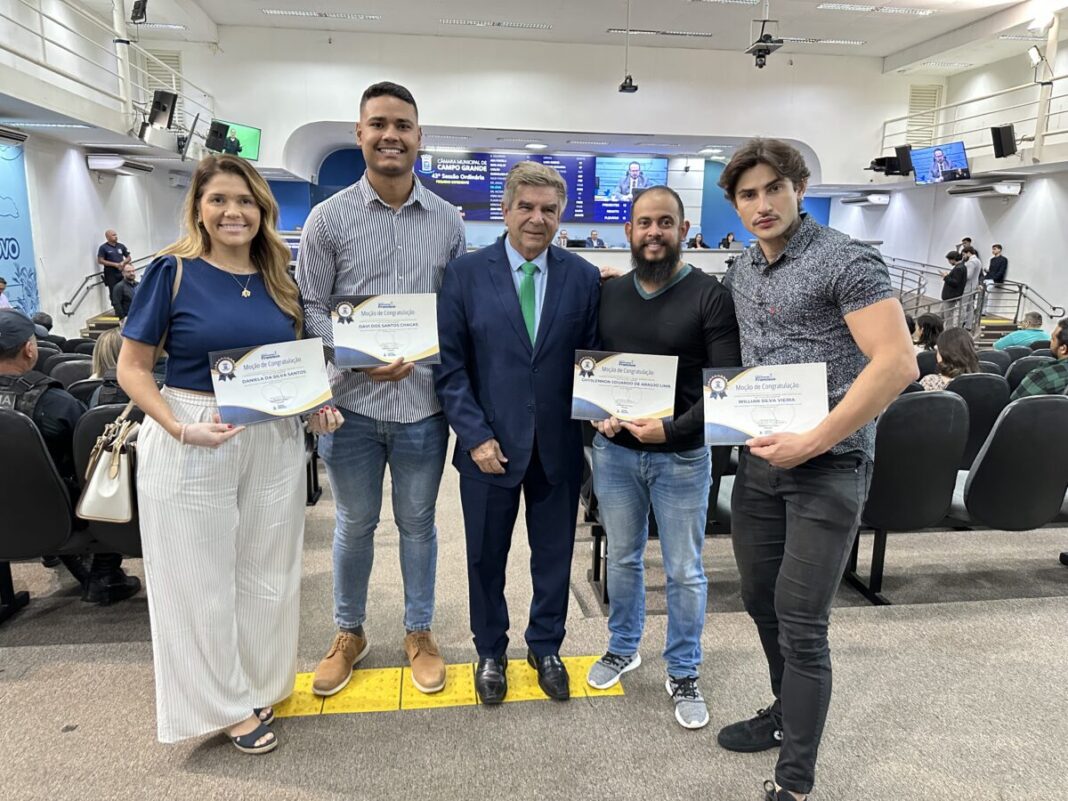 Vereador Veterinário Francisco homenageia grupo de amigos por emocionante resgate de cachorrinha no Rio Anhanduí - Câmara Municipal de Campo Grande