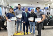 Vereador Veterinário Francisco homenageia grupo de amigos por emocionante resgate de cachorrinha no Rio Anhanduí – Câmara Municipal de Campo Grande Vereador Veterinário Francisco homenageia grupo de amigos por emocionante resgate de cachorrinha no Rio Anhanduí - Câmara Municipal de Campo Grande