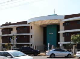 Justiça condena ex-prefeito e empresa por irregularidade em contratos de coleta de lixo Imagem notícia Justiça condena ex-prefeito e empresa por irregularidade em contratos de coleta de lixo