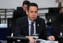 Vereador Clodoilson Pires recebe pedidos de moradores e cobra melhorias em trânsito e transporte público – Câmara Municipal de Campo Grande Vereador Clodoilson Pires recebe pedidos de moradores e cobra melhorias em trânsito e transporte público - Câmara Municipal de Campo Grande