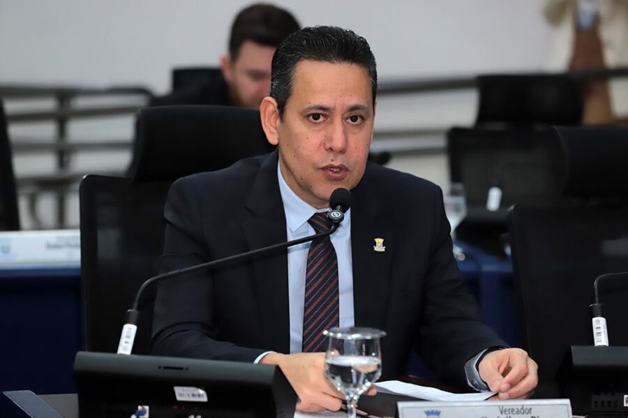 Vereador Clodoilson Pires recebe pedidos de moradores e cobra melhorias Vereador Clodoilson Pires recebe pedidos de moradores e cobra melhorias em trânsito e transporte público - Câmara Municipal de Campo Grande