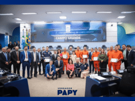 Papy homenageia socorristas dos Bombeiros e do SAMU por salvarem menino de grave engasgo sem sequelas – Câmara Municipal de Campo Grande Papy homenageia socorristas dos Bombeiros e do SAMU por salvarem menino de grave engasgo sem sequelas - Câmara Municipal de Campo Grande