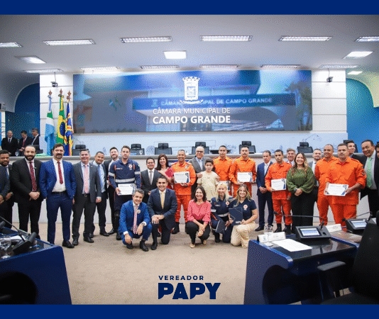 Papy homenageia socorristas dos Bombeiros e do SAMU por salvarem de menino de grave engasgado sem sequelas – Câmara Municipal de Campo Grande Papy homenageia socorristas dos Bombeiros e do SAMU por salvarem de menino de grave engasgado sem sequelas - Câmara Municipal de Campo Grande