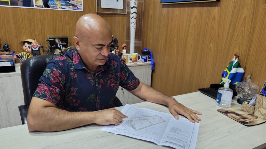 Projeto de Lei de Ronilço propõe que associações cuidem de Projeto de Lei de Ronilço propõe que associações cuidem de pontos de ônibus em parceria com empresas privadas - Câmara Municipal de Campo Grande