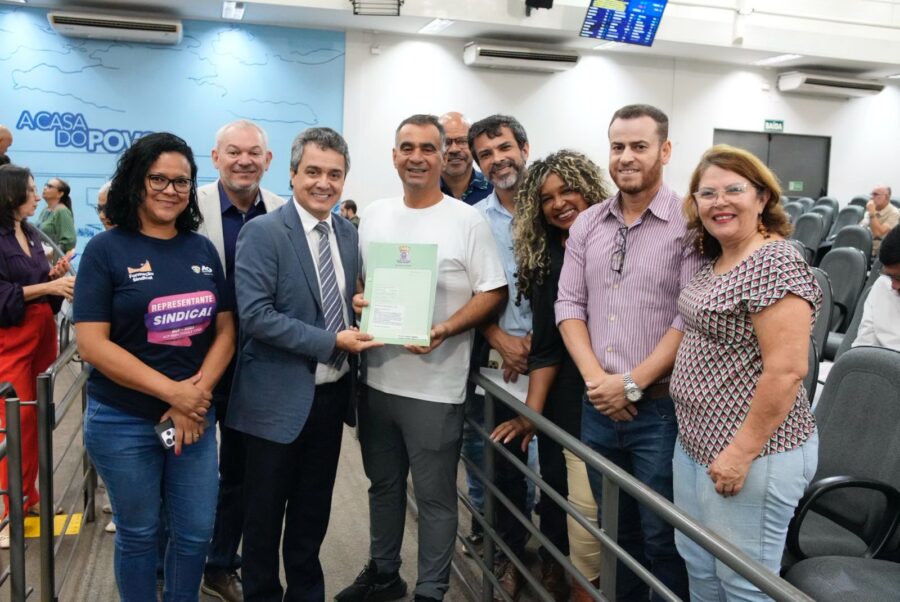 Landmark comemora conquista que garante reposição integral do piso e Landmark comemora conquista que garante reposição integral do piso e reajuste anual a professores - Câmara Municipal de Campo Grande