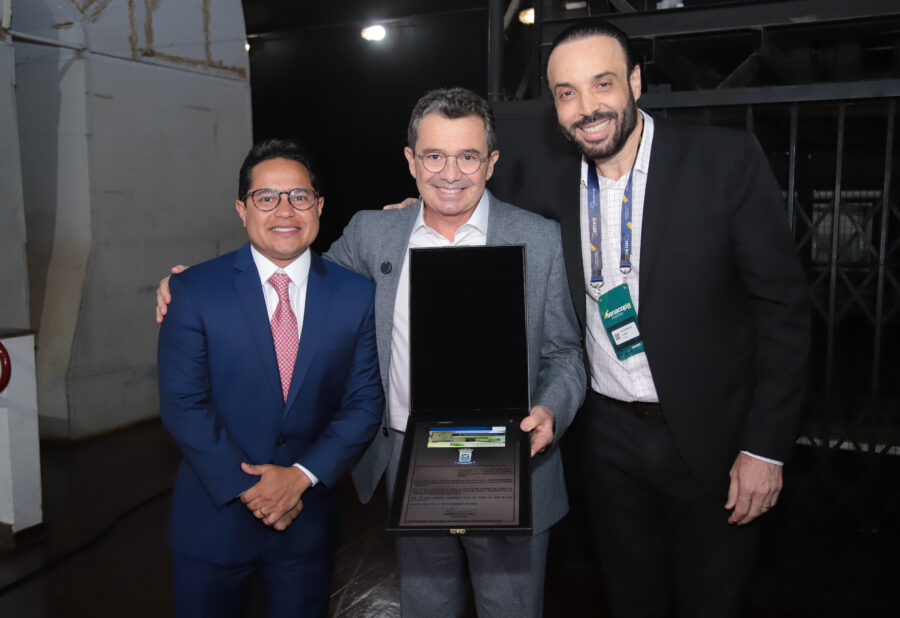 Presidente do TCU recebe Título de Visitante Ilustre da Câmara Presidente do TCU recebe Título de Visitante Ilustre da Câmara CG - Câmara Municipal de Campo Grande