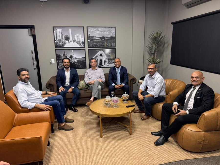 Ronilço Guerreiro participa de reunião sobre construção da unidade da Ronilço Guerreiro participa de reunião sobre construção da unidade da UEMS Moreninhas dentro do Parque Jacques da Luz - Câmara Municipal de Campo Grande