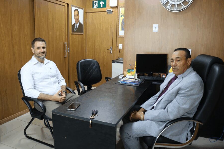 Vereador Carlão recebe o diretor-presidente da Águas Guariroba para apresentar Vereador Carlão recebe o diretor-presidente da Águas Guariroba para apresentar demandas do abastecimento de água, coleta e tratamento do esgoto - Câmara Municipal de Campo Grande