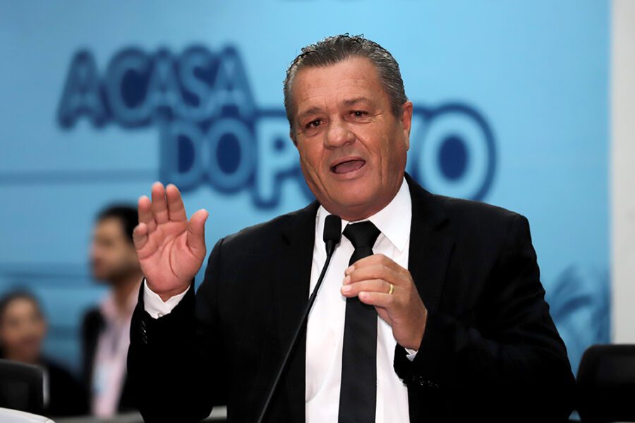 Vereador Delei Pinheiro solicita, em regime de urgência, solução definitiva Vereador Delei Pinheiro solicita, em regime de urgência, solução definitiva para escoamento de água na Rua Oriboca, no Bairro Guanandi - Câmara Municipal de Campo Grande