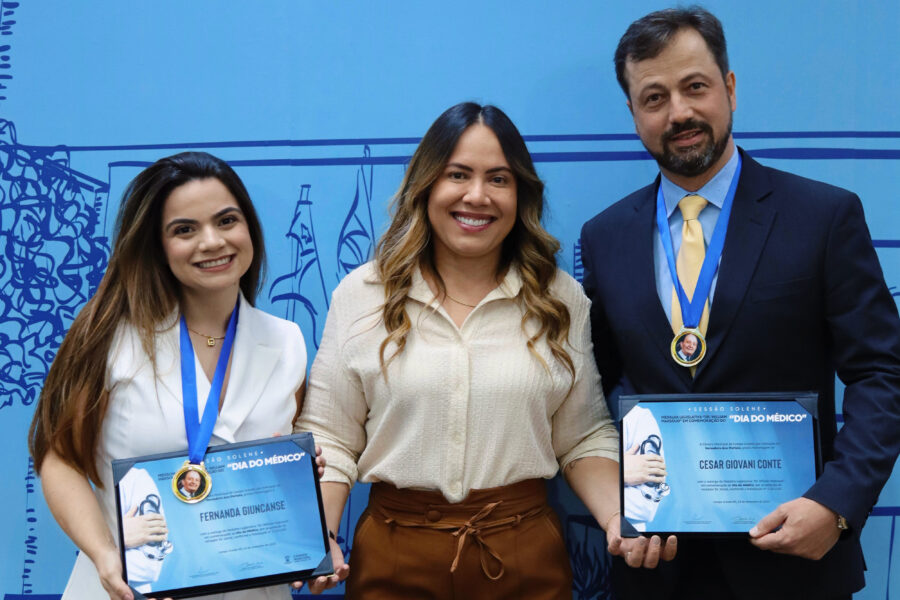 Vereadora Ana Portela presta homenagem a médicos e reforça compromisso Vereadora Ana Portela presta homenagem a médicos e reforça compromisso com a saúde pública - Câmara Municipal de Campo Grande