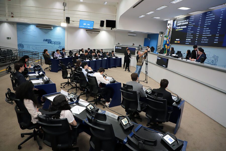 Acadêmicos de Direito participam de sessão ordinária simulada, com debate Acadêmicos de Direito participam de sessão ordinária simulada, com debate e votação de propostas - Câmara Municipal de Campo Grande
