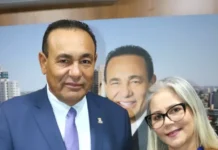 Carlão entrega Medalha pelos Direitos Humanos a Carlos Melke, Janilda Nelci e Raquel Lázaro – Câmara Municipal de Campo Grande Carlão entrega Medalha pelos Direitos Humanos a Carlos Melke, Janilda Nelci e Raquel Lázaro - Câmara Municipal de Campo Grande