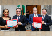 Desembargadores são homenageados pela OAB/MS por sua trajetória e atuação institucional Imagem notícia Desembargadores são homenageados pela OAB/MS por sua trajetória e atuação institucional
