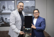 Papy entrega título de Visitante Ilustre a músico indicado a prêmios internacionais – Câmara Municipal de Campo Grande Papy entrega título de Visitante Ilustre a músico indicado a prêmios internacionais - Câmara Municipal de Campo Grande