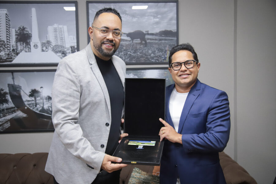 Papy entrega título de Visitante Ilustre a músico indicado a Papy entrega título de Visitante Ilustre a músico indicado a prêmios internacionais - Câmara Municipal de Campo Grande