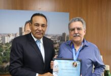 Vereador Carlão concede Medalha Legislativa “William Maksoud” ao Médico Silvio Luis Lemos por relevantes serviços em Campo Grande – Câmara Municipal de Campo Grande Vereador Carlão concede Medalha Legislativa "William Maksoud" ao Médico Silvio Luis Lemos por relevantes serviços em Campo Grande - Câmara Municipal de Campo Grande