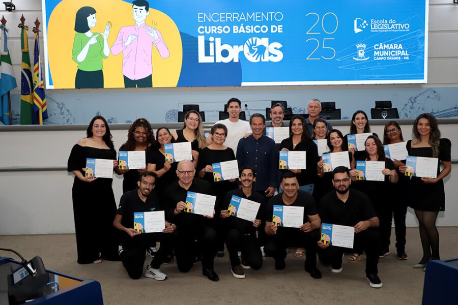 Vereador Marquinhos Trad participa da formatura da Turma de Libras Vereador Marquinhos Trad participa da formatura da Turma de Libras 2025 da Câmara Municipal e reforça compromisso com políticas de inclusão - Câmara Municipal de Campo Grande
