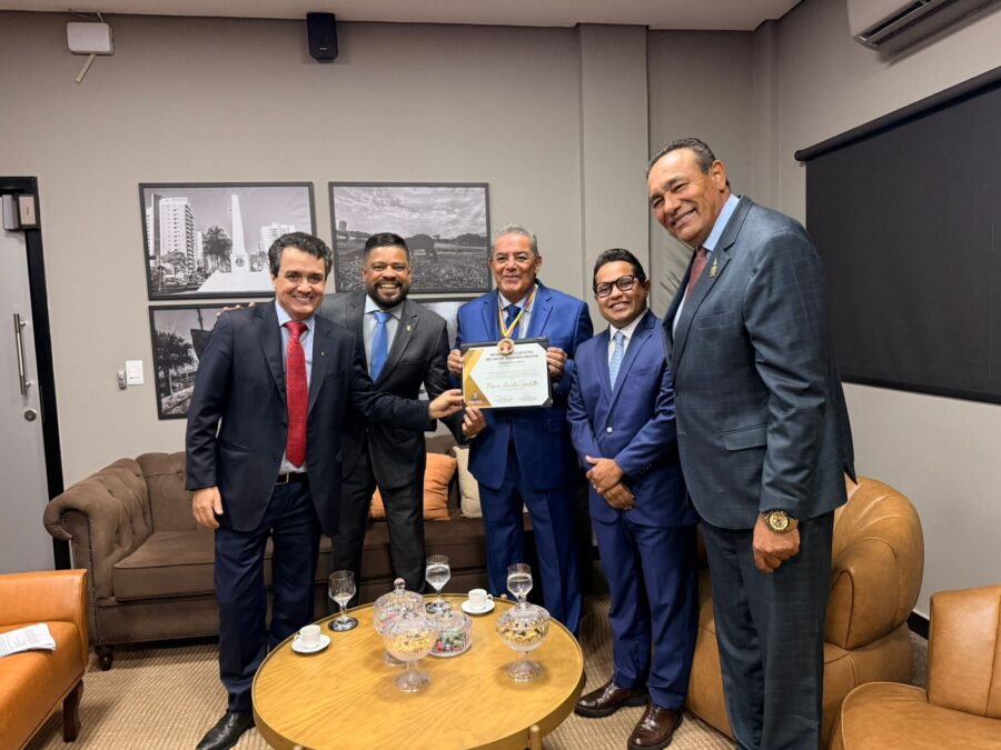Vereadores homenageiam Marco Aurélio Santullo com Medalha "Juvêncio César da Vereadores homenageiam Marco Aurélio Santullo com Medalha "Juvêncio César da Fonseca" - Câmara Municipal de Campo Grande