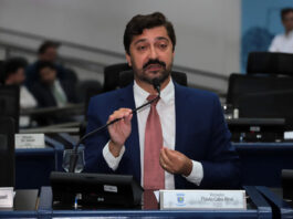 Flávio Cabo Almi vota contra aumento do IPTU e da taxa de lixo e defende as famílias campo-grandenses – Câmara Municipal de Campo Grande Flávio Cabo Almi vota contra aumento do IPTU e da taxa de lixo e defende as famílias campo-grandenses - Câmara Municipal de Campo Grande