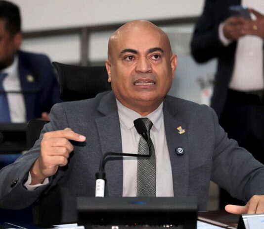 Ronilço Guerreiro comemora aprovação de projeto que barra aumento da taxa do lixo e reforça defesa do contribuinte – Câmara Municipal de Campo Grande Ronilço Guerreiro comemora aprovação de projeto que barra aumento da taxa do lixo e reforça defesa do contribuinte - Câmara Municipal de Campo Grande