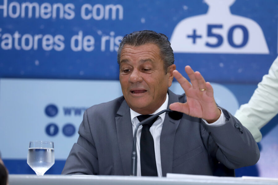 Vereador Delei cobra urgência no tapa-buracos e motoristas reclamam de Vereador Delei cobra urgência no tapa-buracos e motoristas reclamam de prejuízos nos bairros - Câmara Municipal de Campo Grande