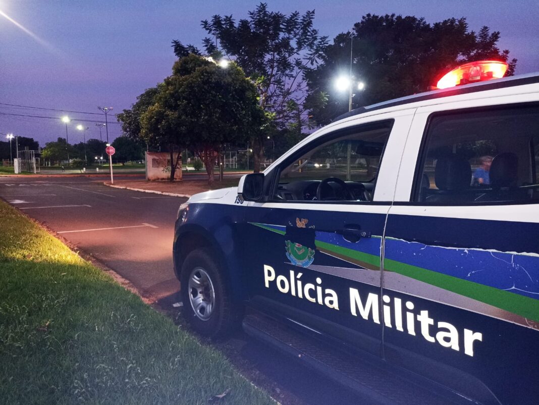 Em Paranaíba, Polícia Militar prende homem por descumprimento de Medida Protetiva no Bairro de Lourdes