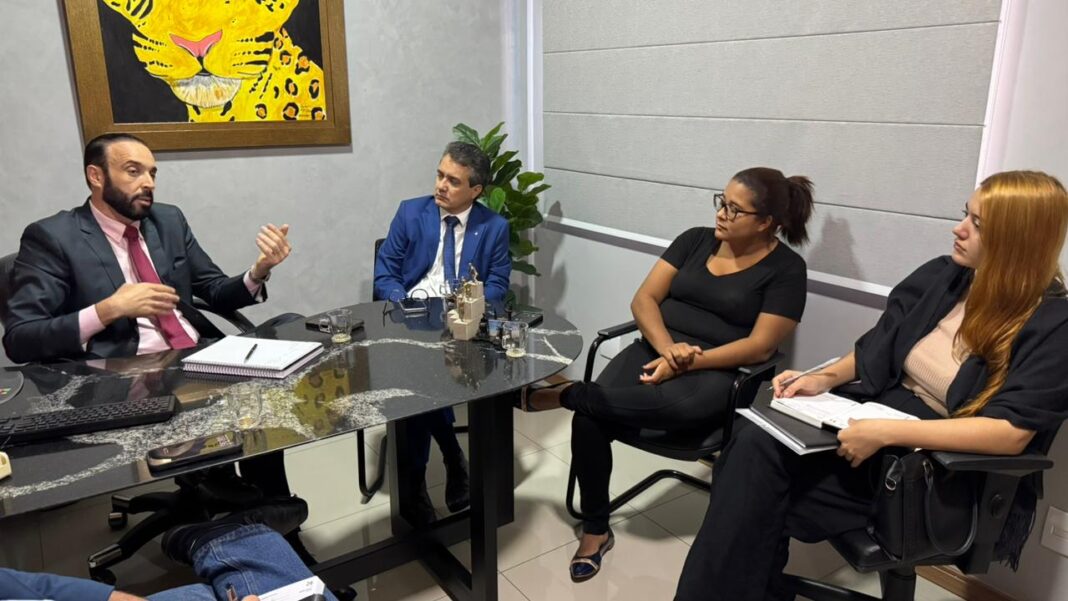 Landmark participa de reunião com assistentes de educação infantil e reforça apoio à negociação com a Prefeitura - Câmara Municipal de Campo Grande