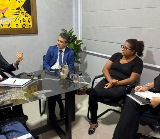 Landmark participa de reunião com assistentes de educação infantil e reforça apoio à negociação com a Prefeitura – Câmara Municipal de Campo Grande Landmark participa de reunião com assistentes de educação infantil e reforça apoio à negociação com a Prefeitura - Câmara Municipal de Campo Grande