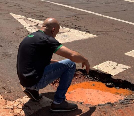 Moradores relatam prejuízos e Ronilço cobra ação emergencial de tapa-buraco na região do Seminário – Câmara Municipal de Campo Grande Moradores relatam prejuízos e Ronilço cobra ação emergencial de tapa-buraco na região do Seminário - Câmara Municipal de Campo Grande