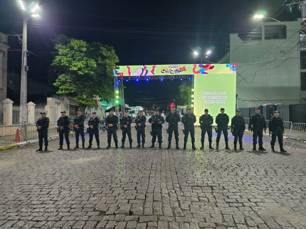 Polícia Militar cumpre mandado de prisão durante o Carnaval de Polícia Militar cumpre mandado de prisão durante o Carnaval de Corumbá