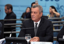 Vereador Delei solicita troca de lâmpada e operação tapa-buracos na Rua Parecis – Câmara Municipal de Campo Grande Vereador Delei solicita troca de lâmpada e operação tapa-buracos na Rua Parecis - Câmara Municipal de Campo Grande